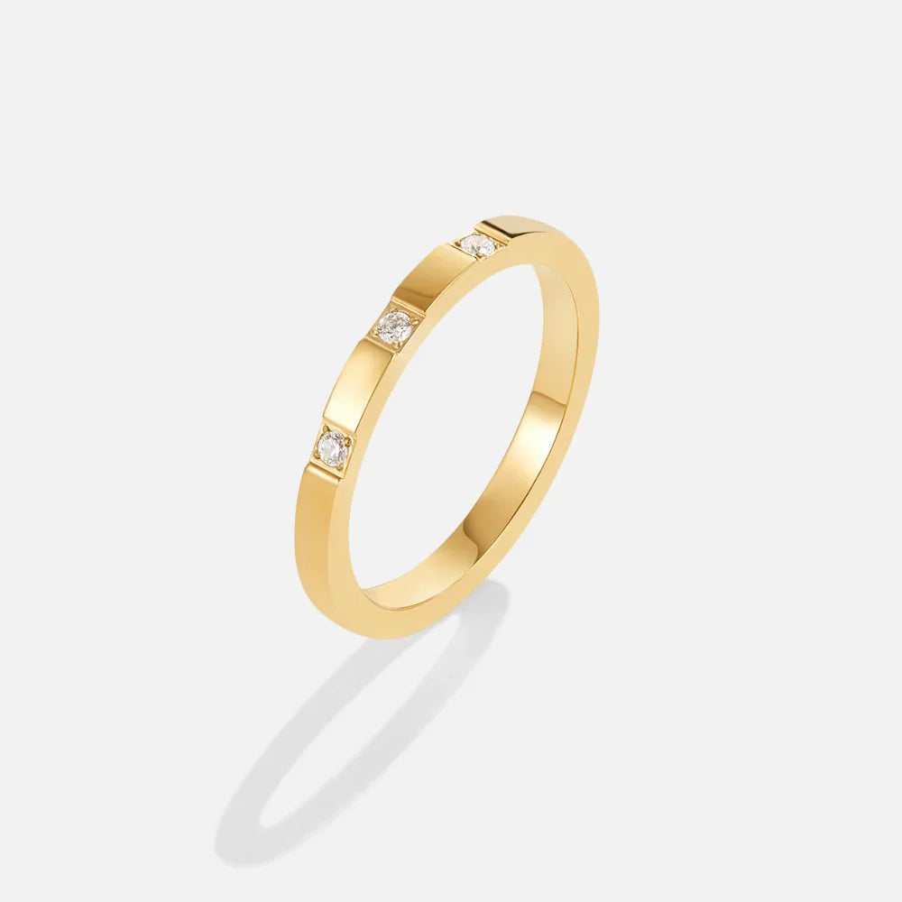 Vioraia Lucia Crystal Ring
