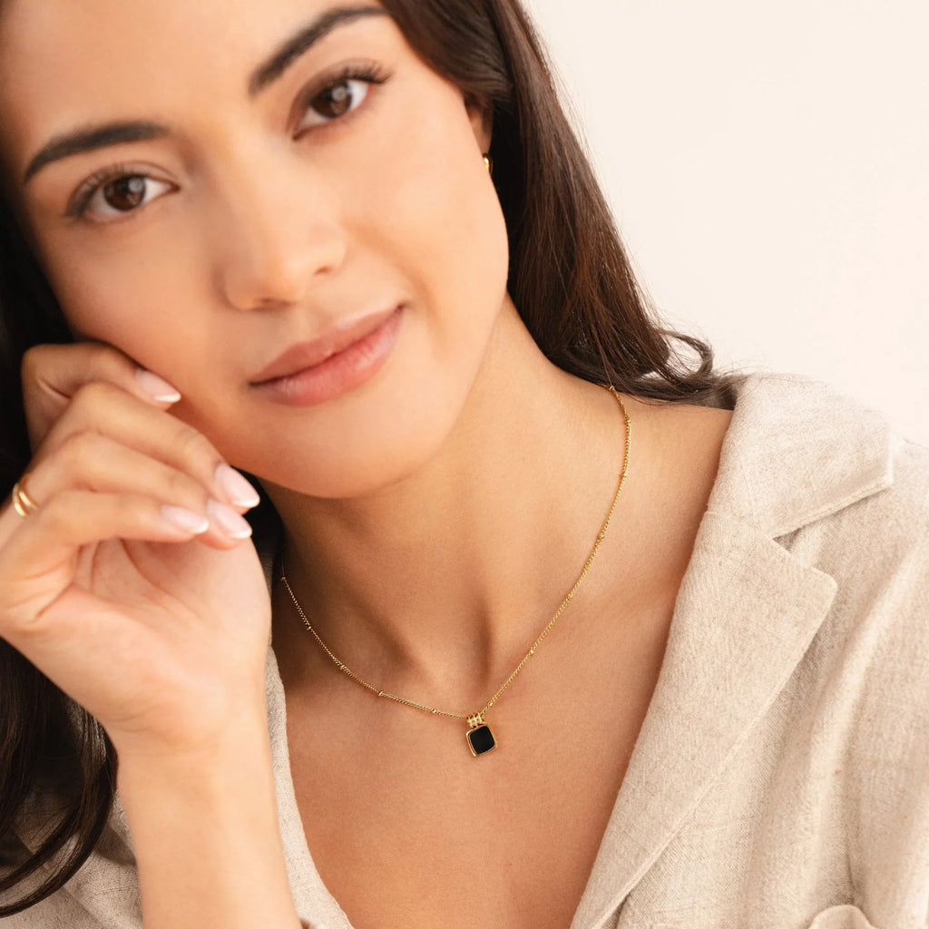 Vioraia Lucia Black Pendant Necklace