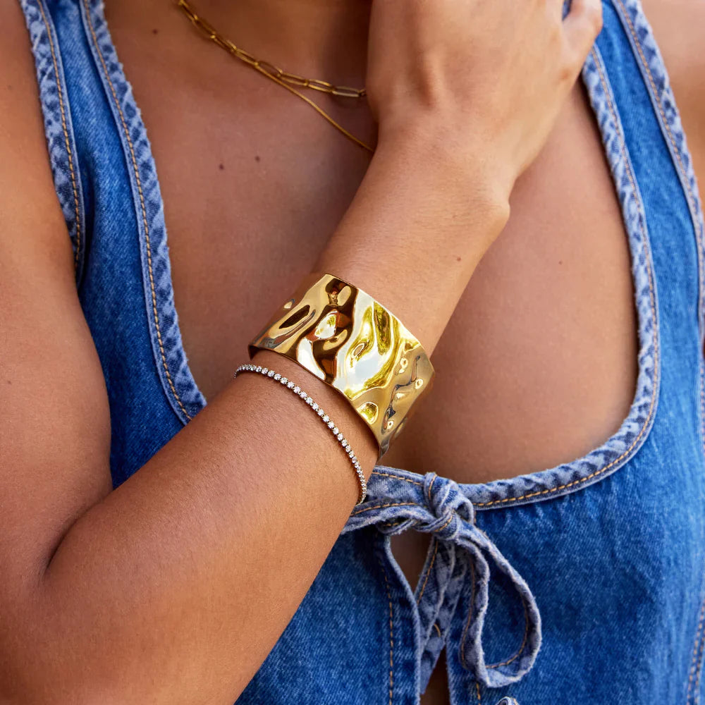Vioraia 18K Gold Cuff Bracelet