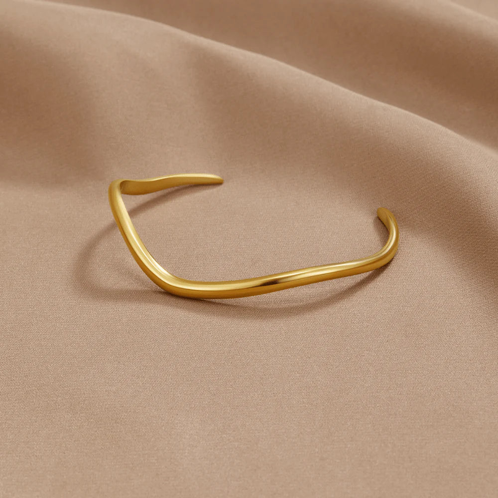 Vioraia Wave Gold Bracelet