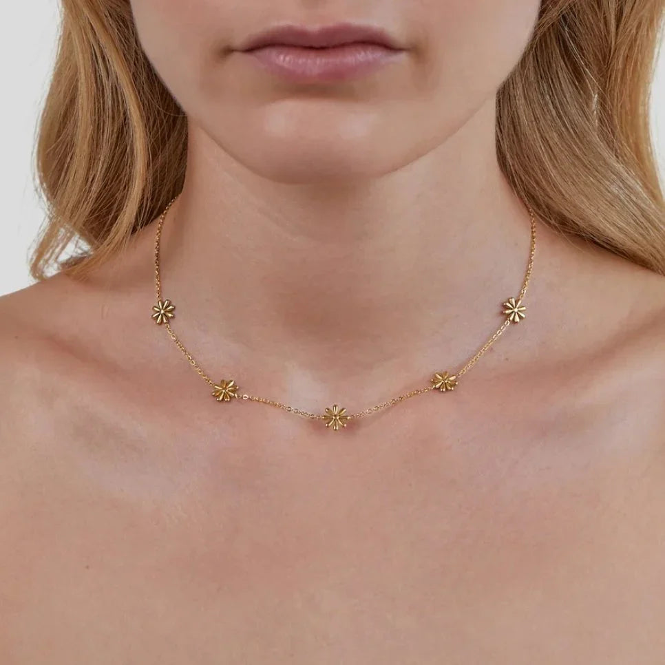 Vioraia Flower Power 18K Gold Necklace