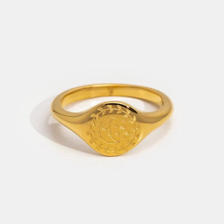 Vioraia Golden Luna Ring