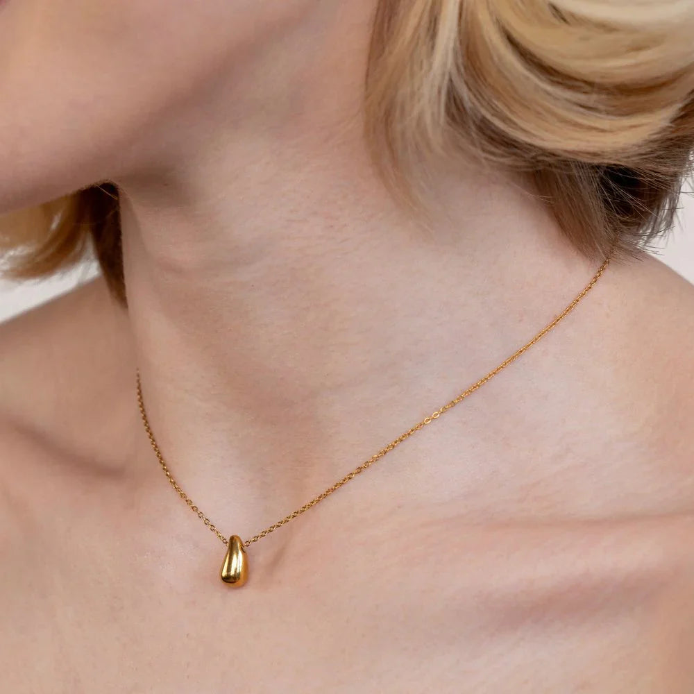 Vioraia Amara Golden Teardrop Necklace