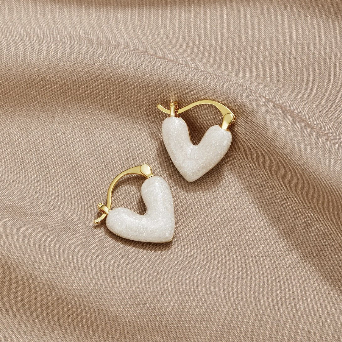 Vioraia ‘Pure Love’ Heart Earrings
