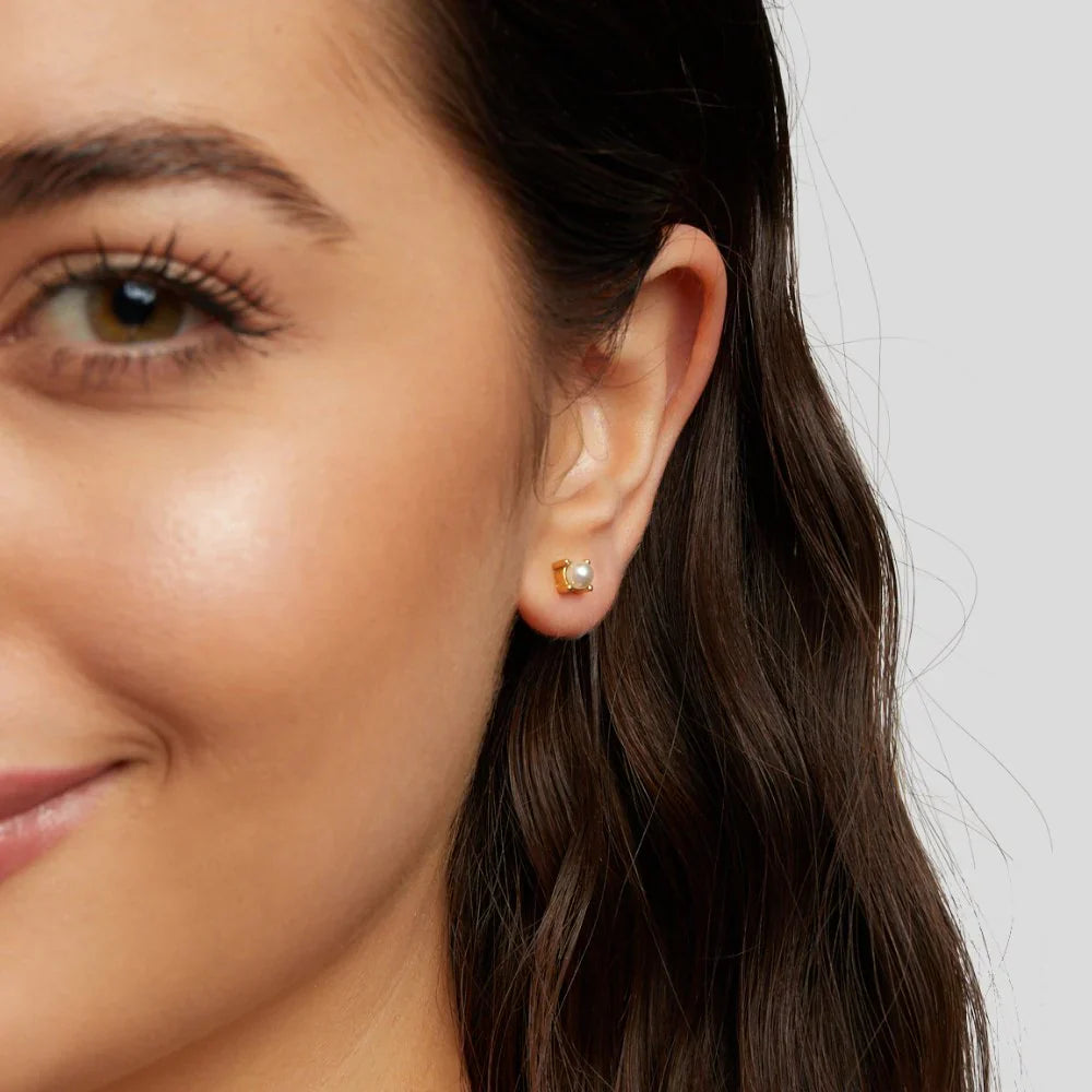 Vioraia Sofia Pearl Stud Earrings