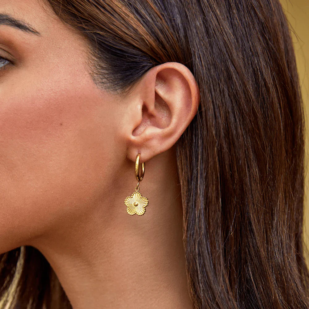 Vioraia Golden Clover Hoop Earrings