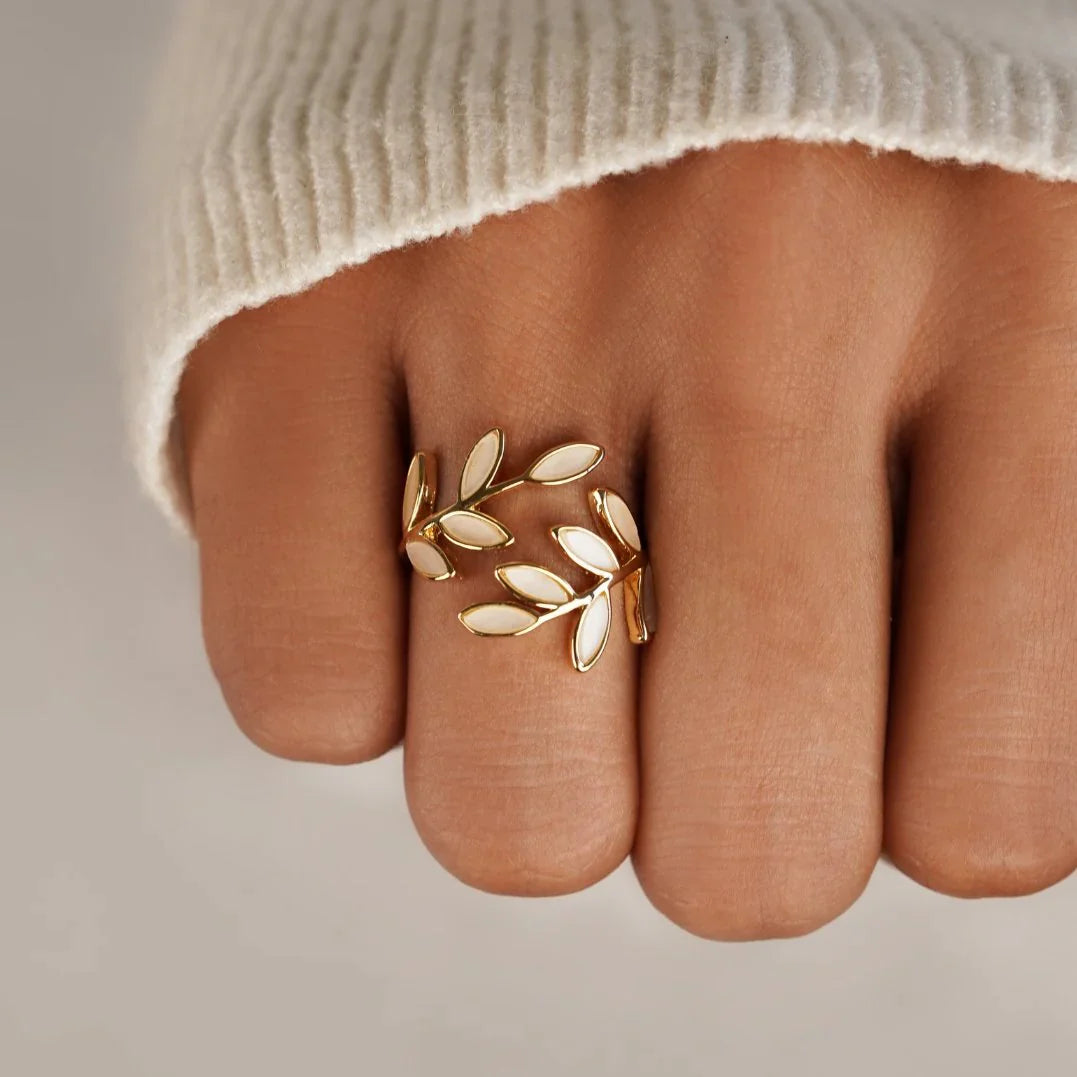 Vioraia Gold Leaf Ring