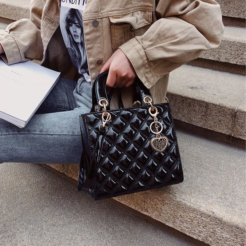 Vioraia Quilted Shoulder Bag