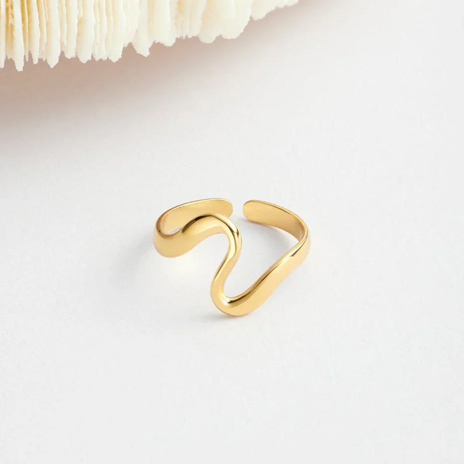 Vioraia Gold Wave Ring