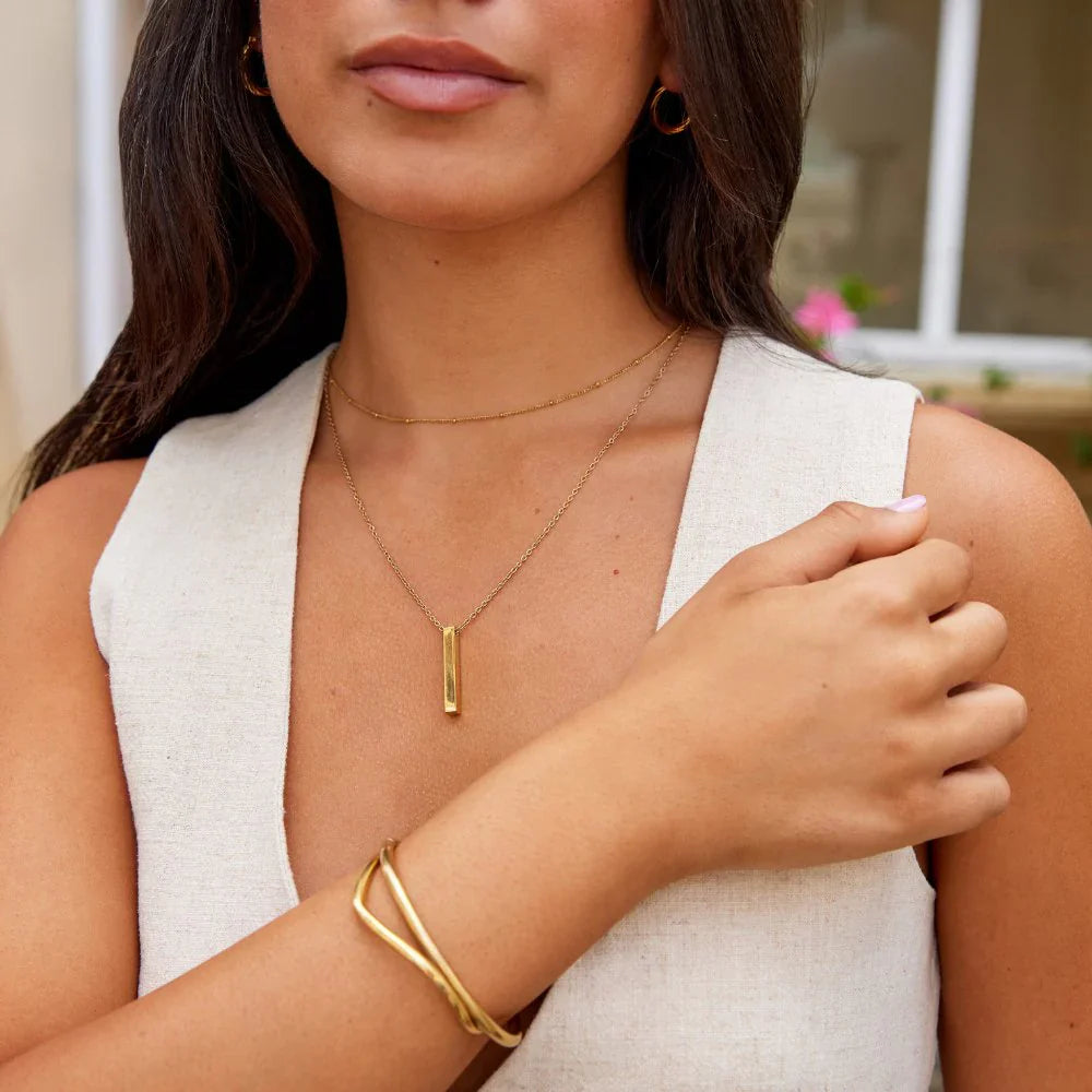 Vioraia Lala Gold Bar Necklace