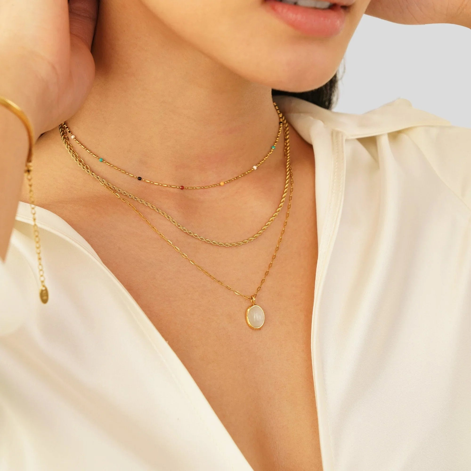 Vioraia White Opal Necklace