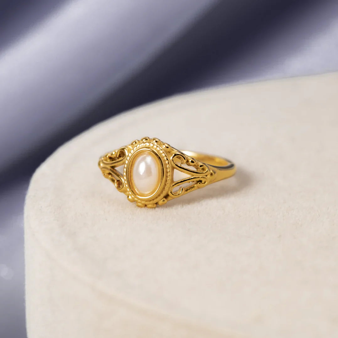 Vioraia Vintage Royal Pearl Ring