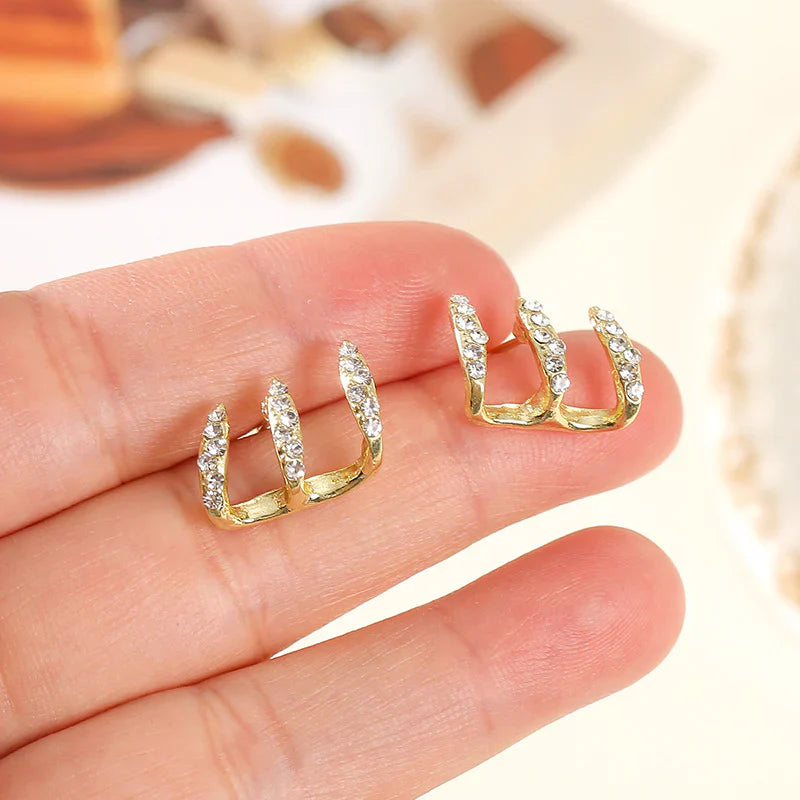 Vioraia Sparkling Three-Claw Earrings