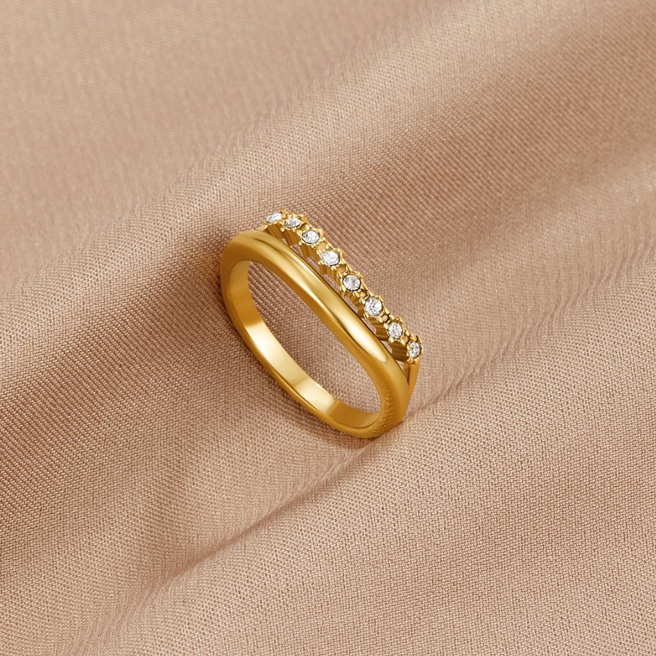 Vioraia Marissa White Crystal Layered Ring