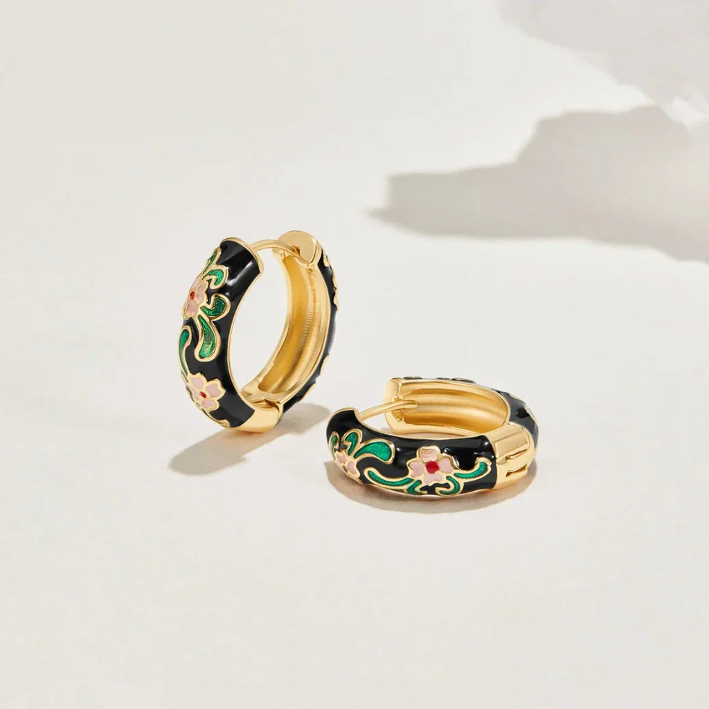 Vioraia Black Gold Hoop Flower Earrings