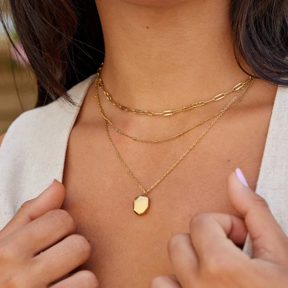 Vioraia Geometric Pendant Necklace