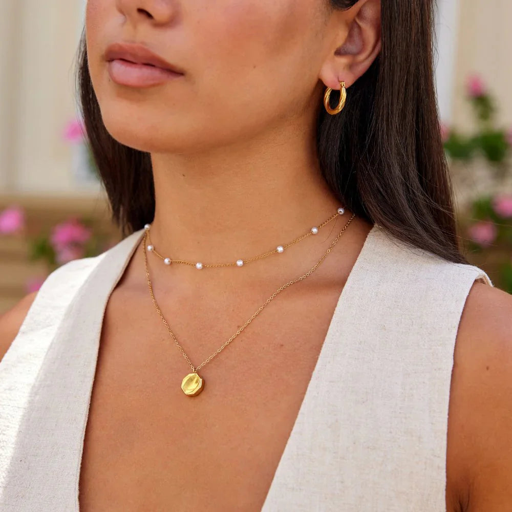 Vioraia Geometric Pendant Necklace