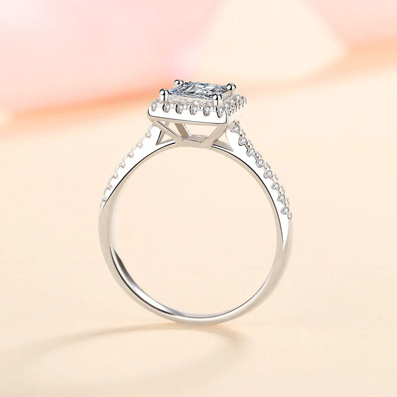 Vioraia Grand Gesture Ring