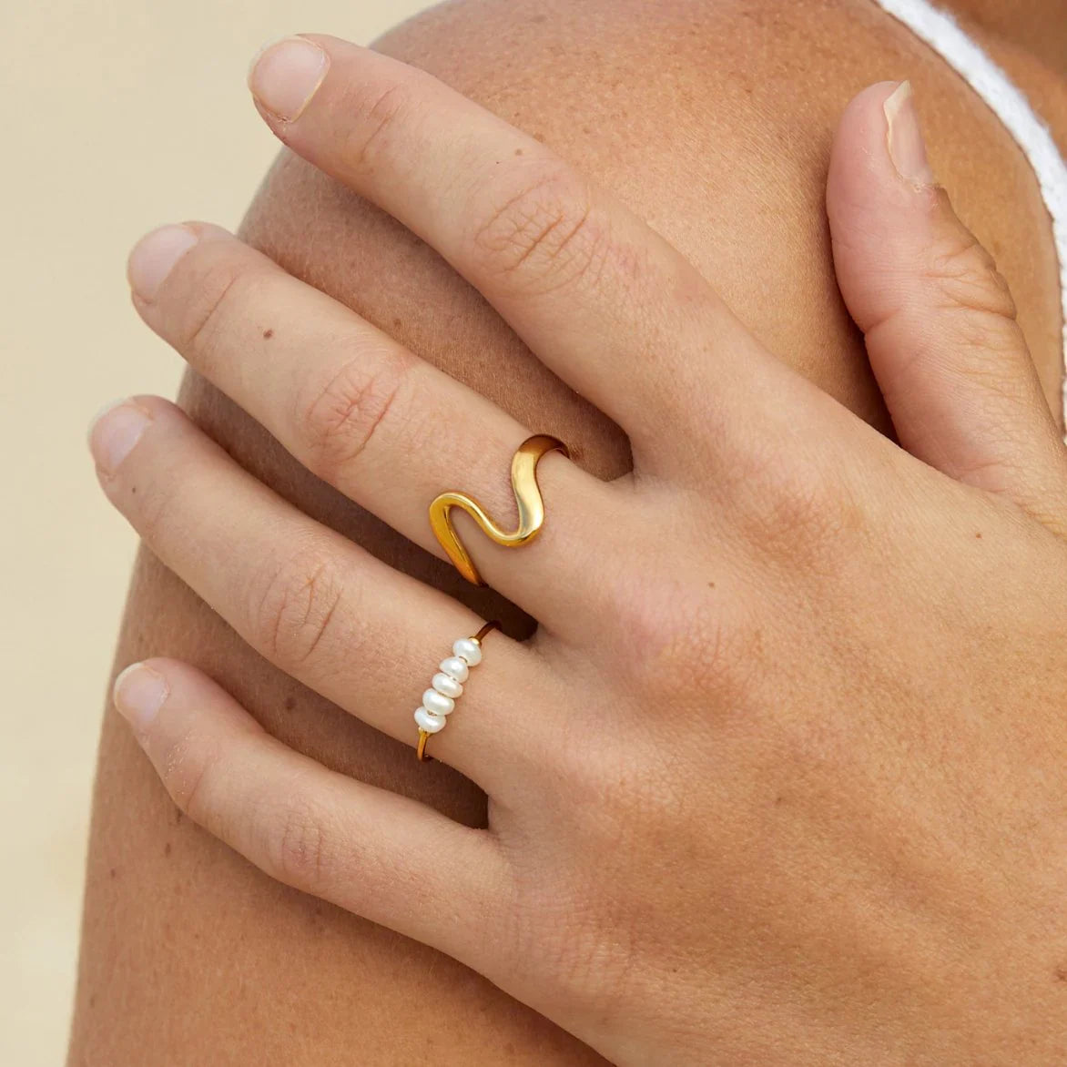 Vioraia Gold Wave Ring