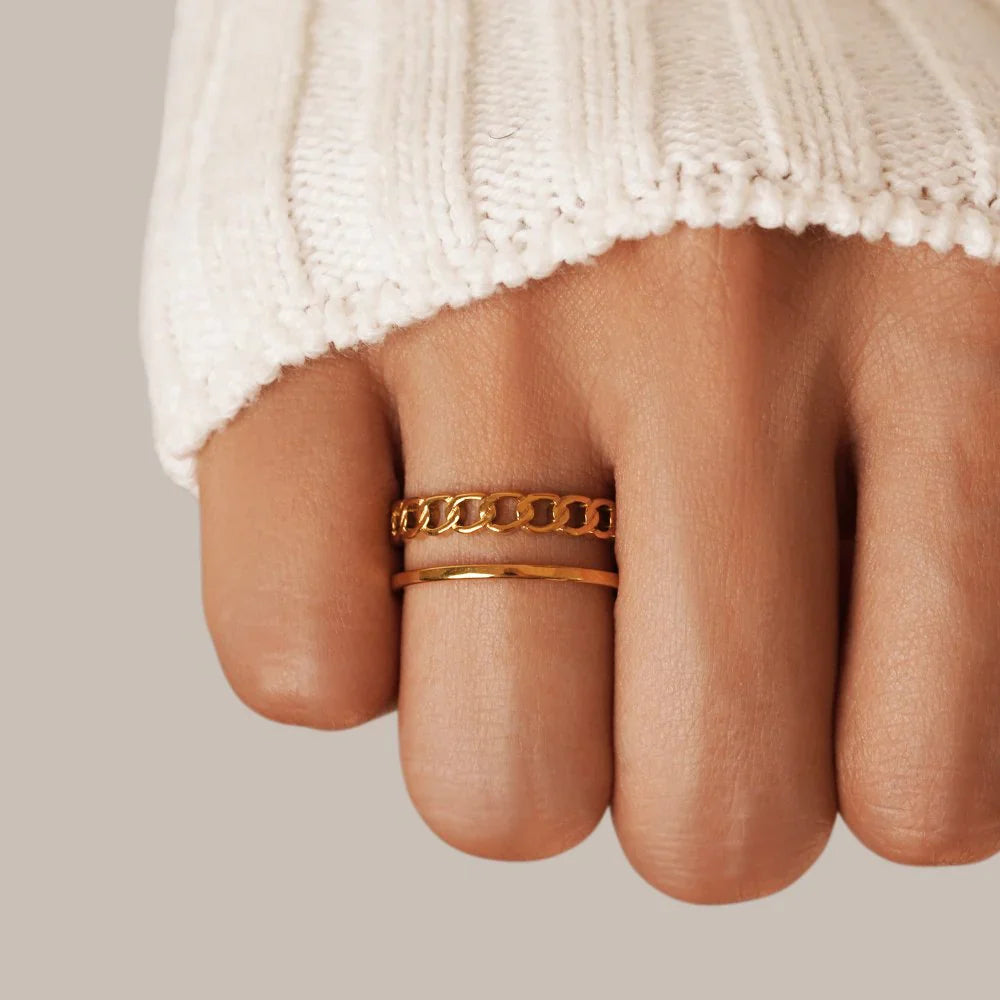 Vioraia Gold Chain Layered Ring