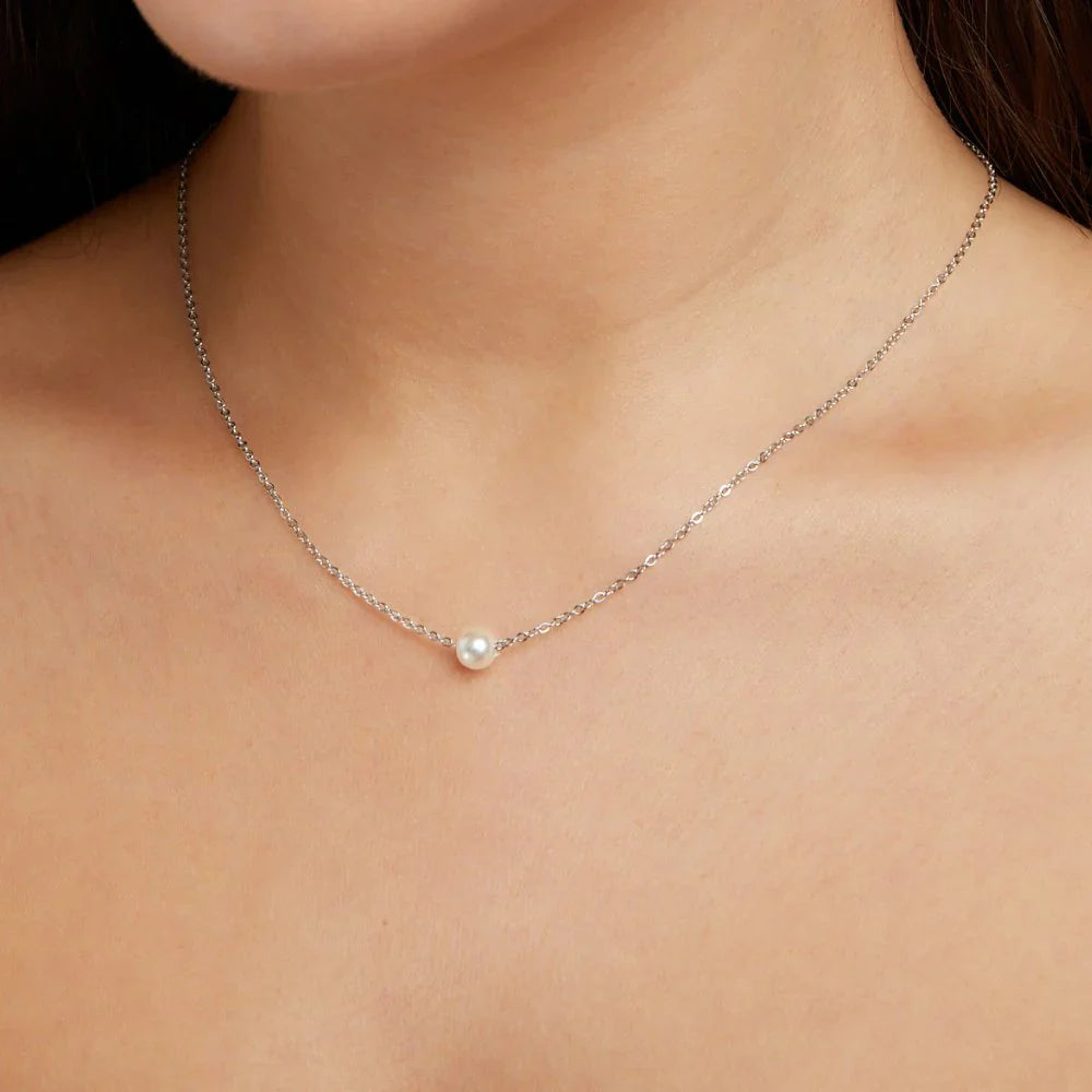Vioraia Solitaire Silver Pearl Necklace