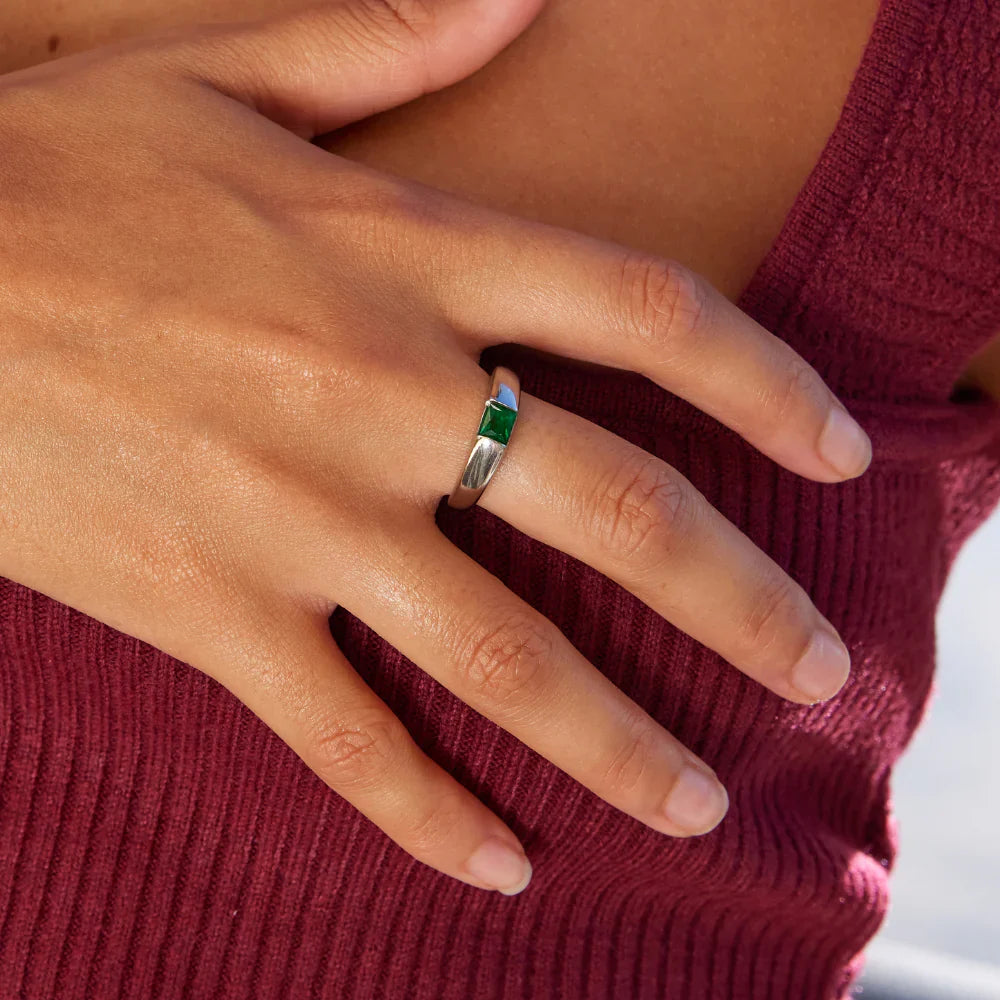 Vioraia Ember Silver & Emerald Ring