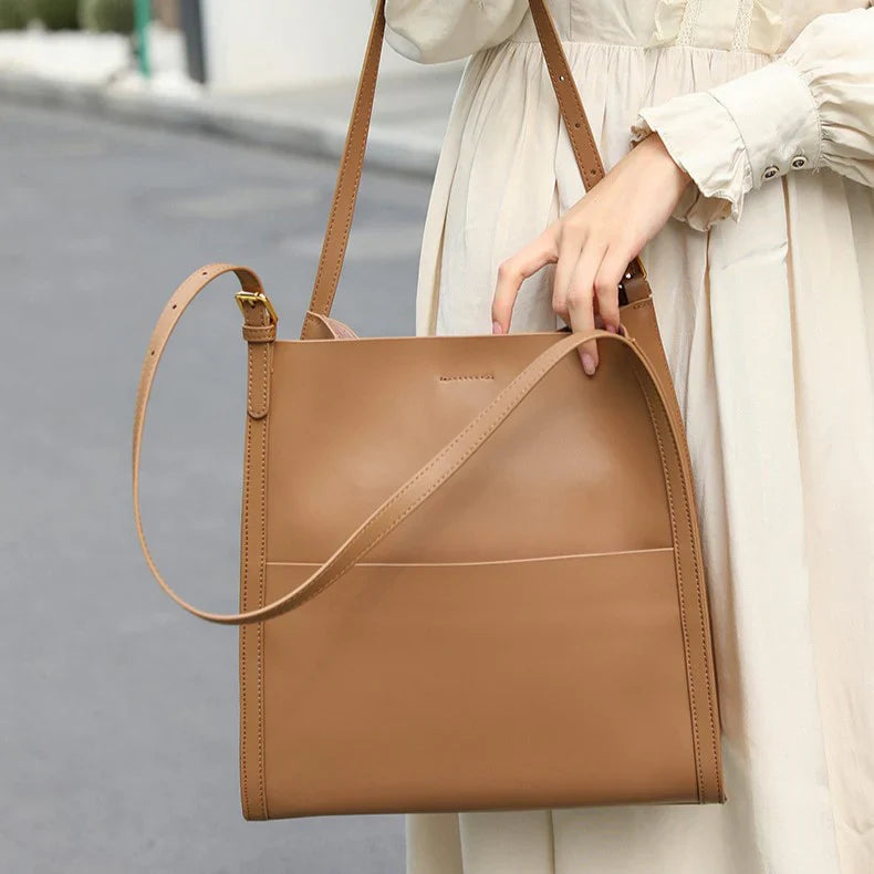 Vioraia (CS) Camila Tote Bag