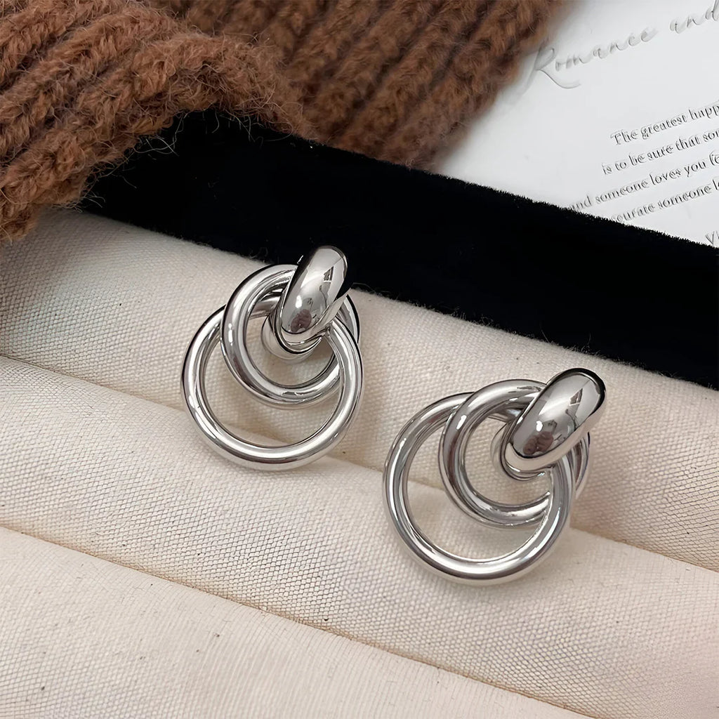 Vioraia Rhea Loop Echo Earrings