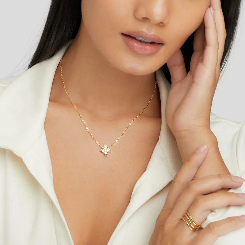 Vioraia Dalia White Iris Clover Necklace