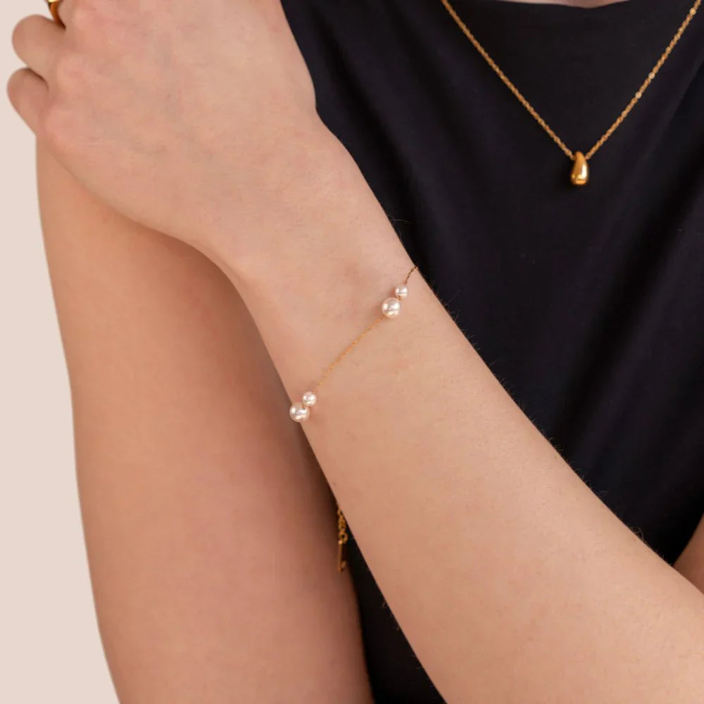 Vioraia Elena Dainty Pearl Bracelet