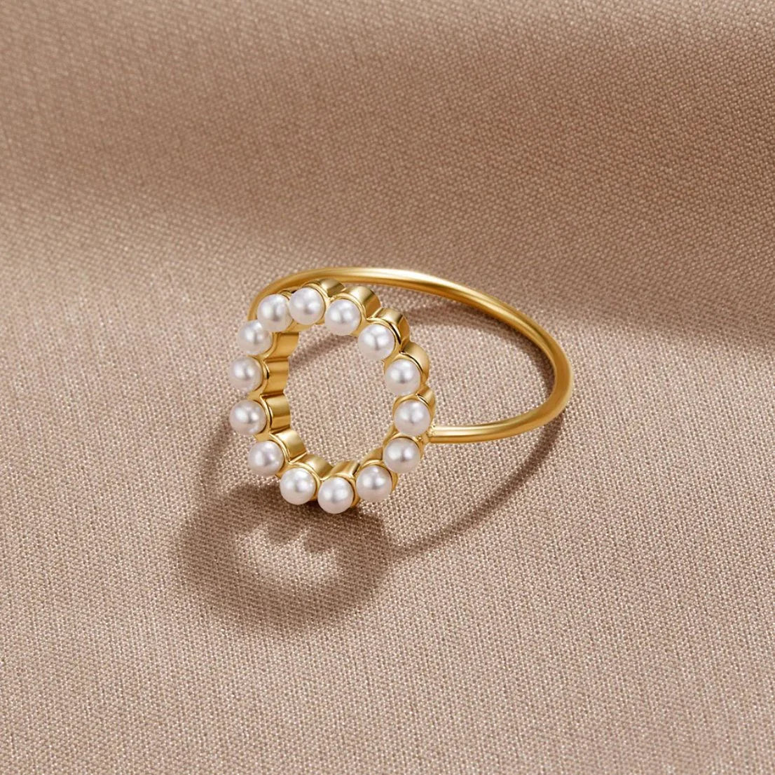 Vioraia Sabrina Classic Round Pearl Ring