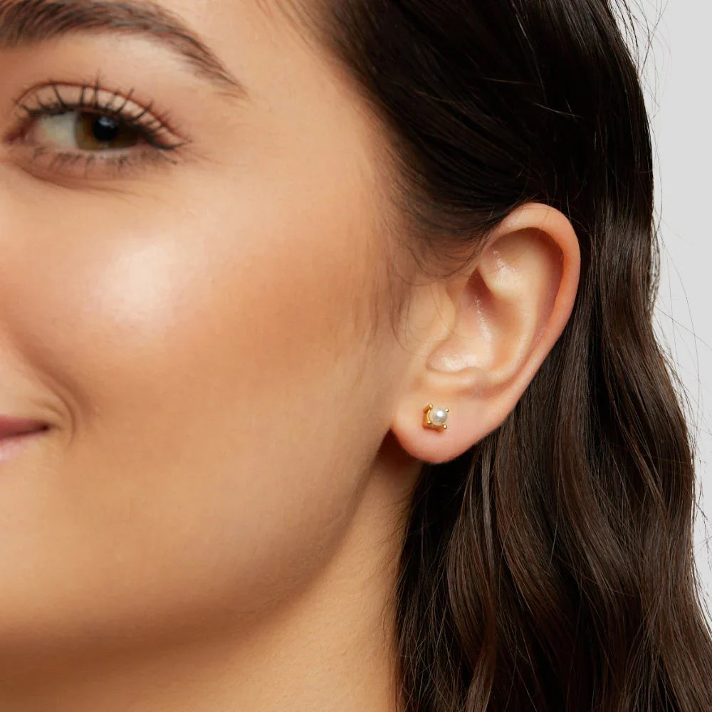 Vioraia Sofia Pearl Stud Earrings