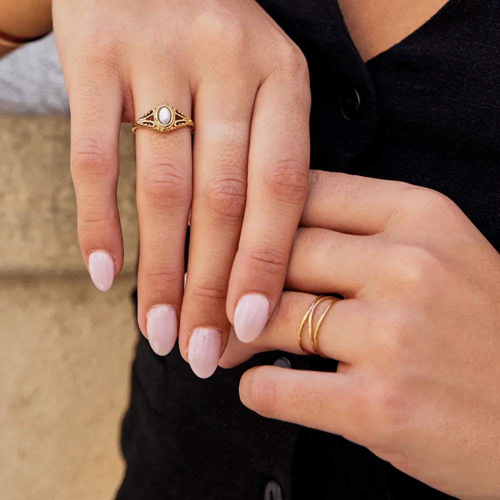 Vioraia Gold Infinity Loop Ring