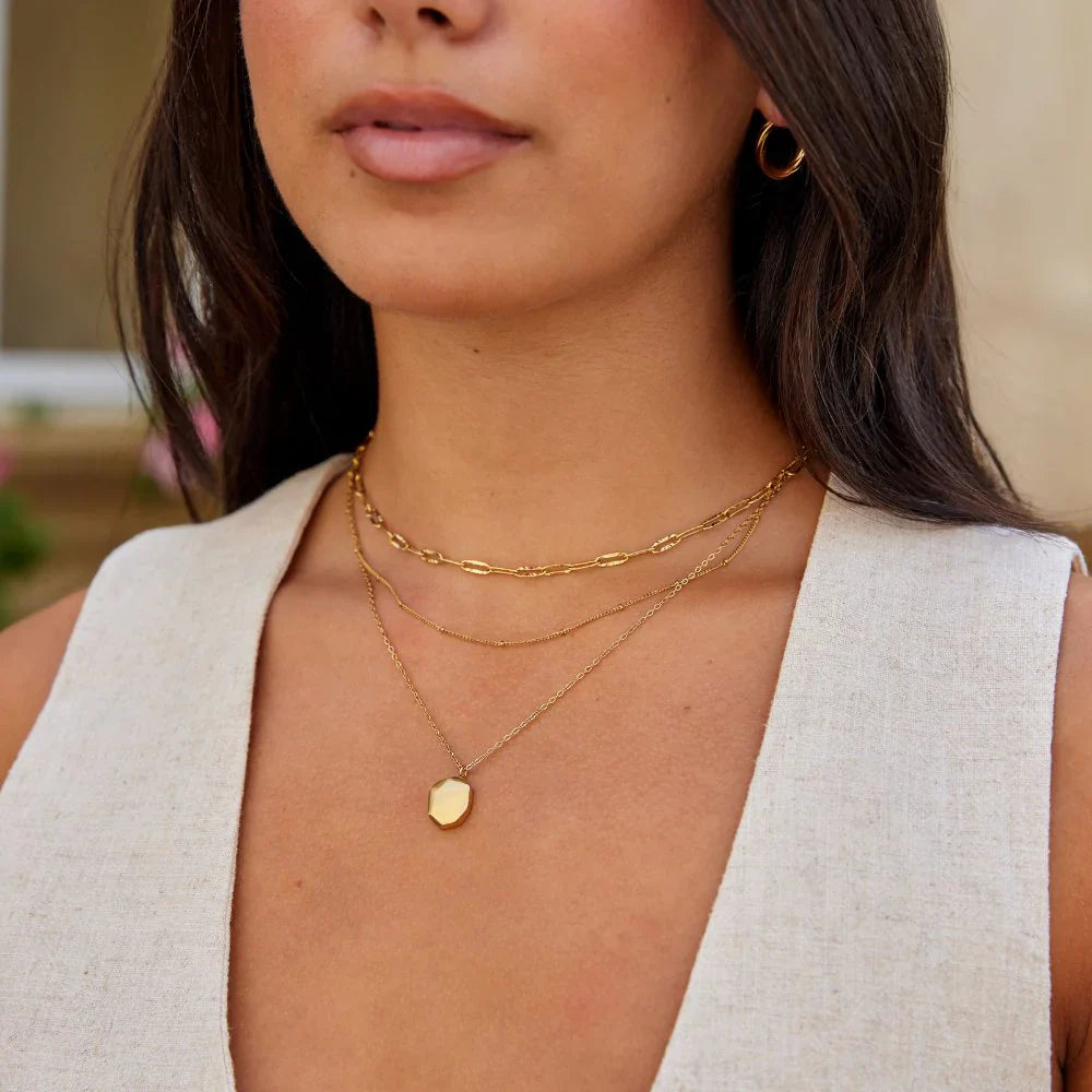 Vioraia Geometric Pendant Necklace