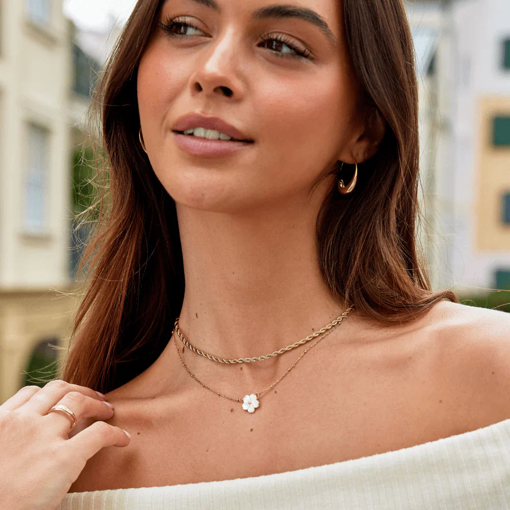 Vioraia Calla Gold Twisted Chain Necklace