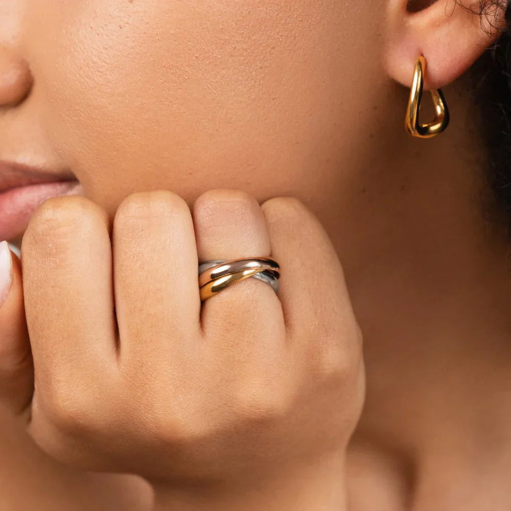 Vioraia Elena Three-Toned Loop Ring