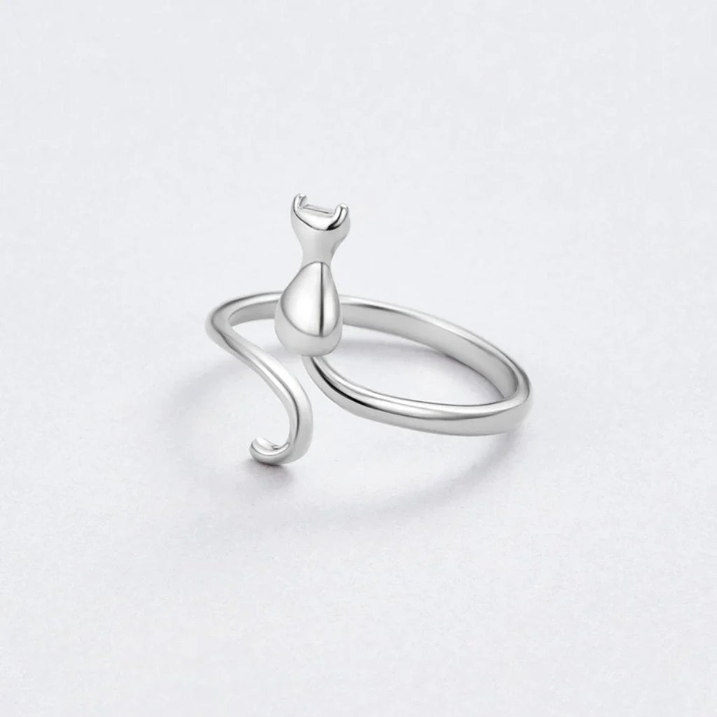 Vioraia Midnight Cat Silver Ring